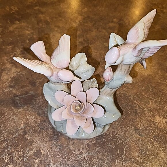 Vintage 1985 Royal Crown Porcelain Bird Sculpture / Statue - Picture 3 of 3